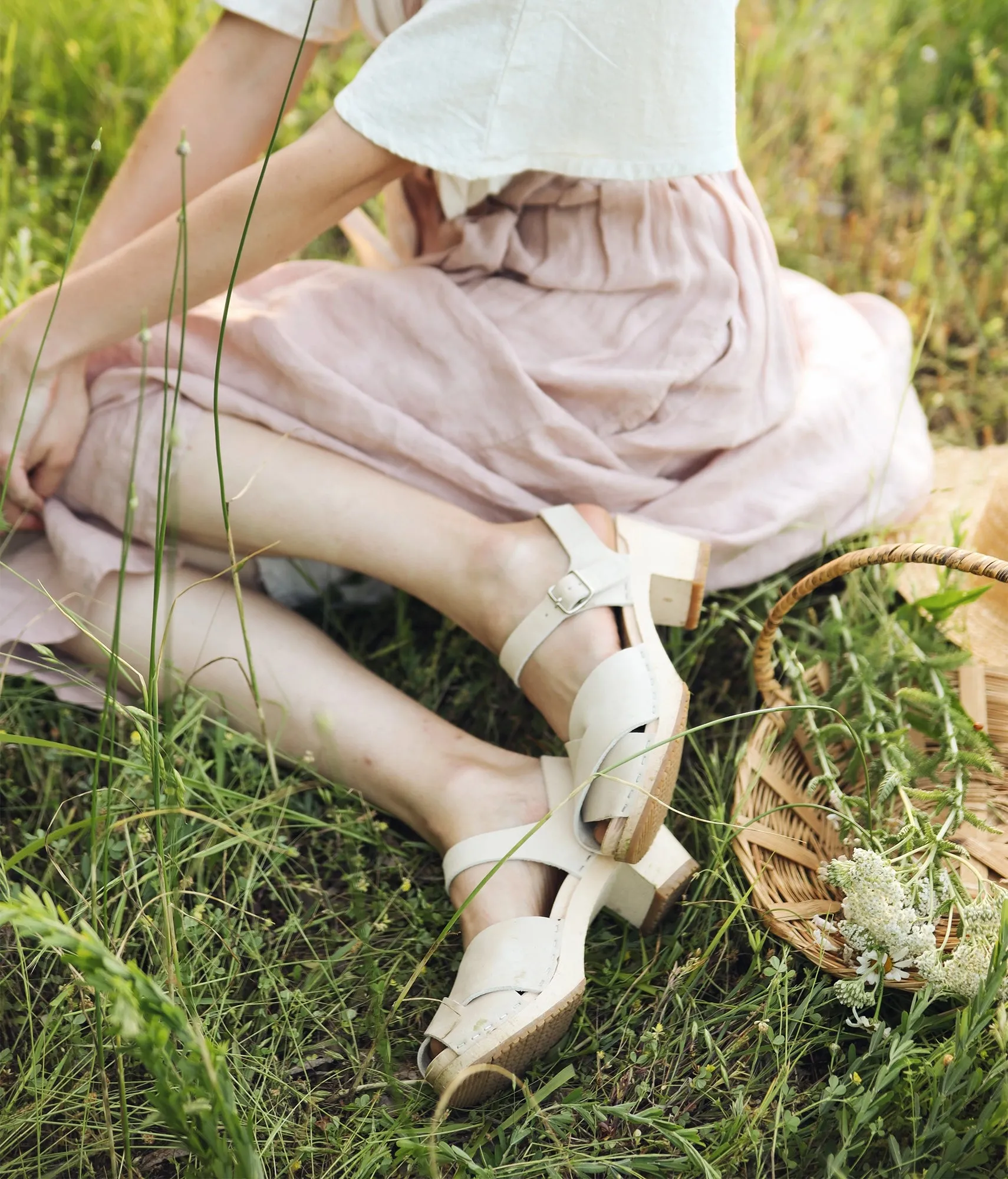 Monroe crossed clog sandal