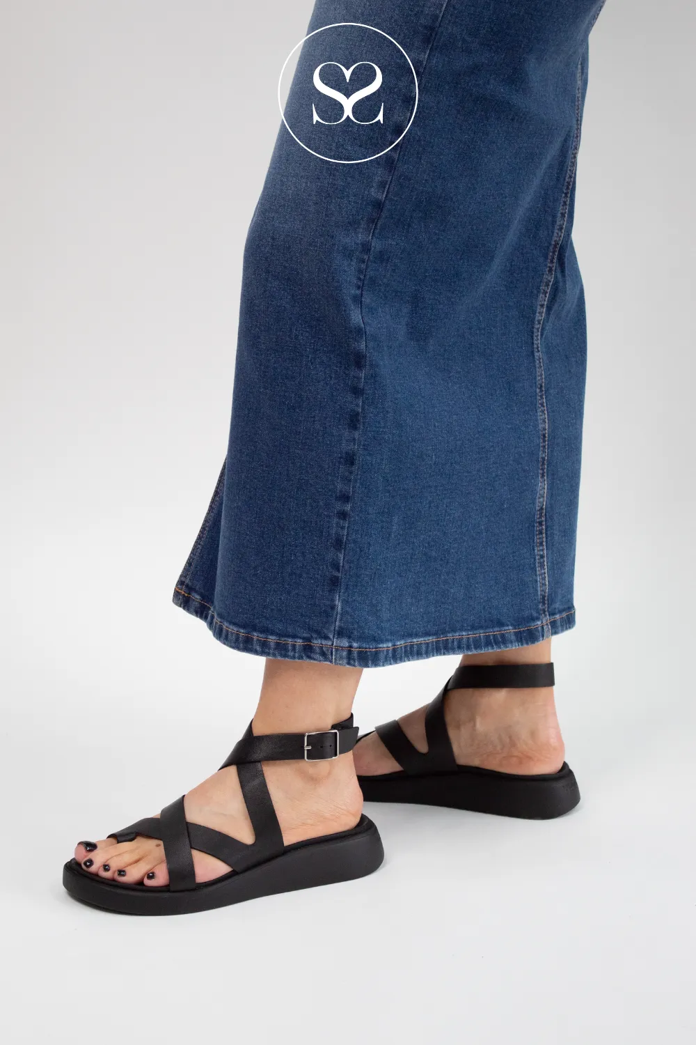 WONDERS C-6502 BLACK LEATHER LOW WEDGE GLADIATOR SANDALS
