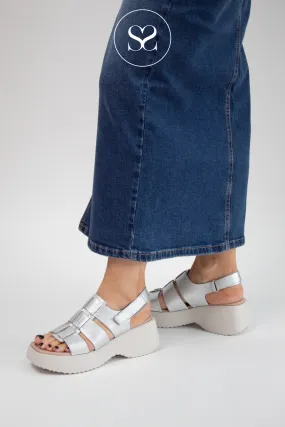 WONDERS D-9724 SILVER LEATHER CHUNKY GLADIATOR WEDGE SANDALS